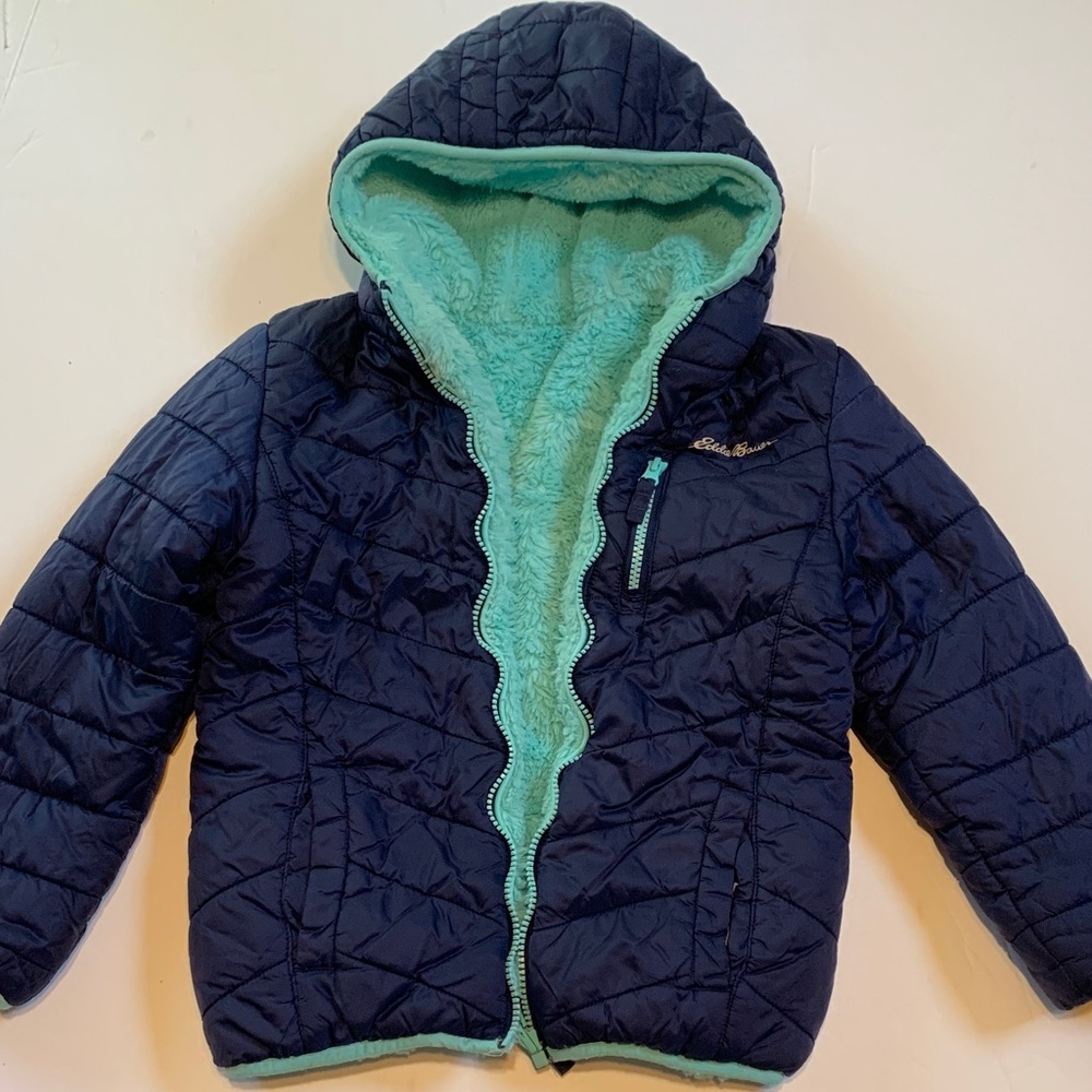 Eddie Bauer girls puffer Jacket in Navy and aqua, size small 7/8